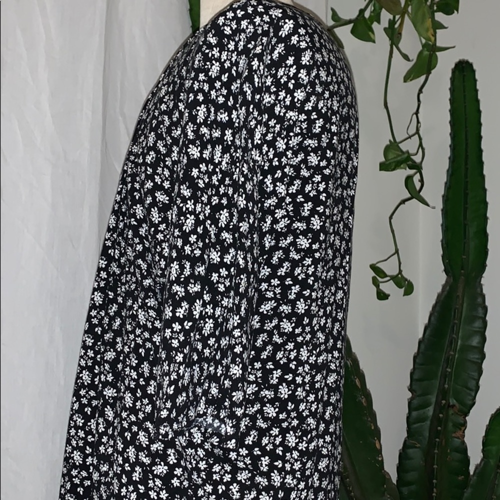 Cardigan 🖤🤍 - Picture 3 of 5